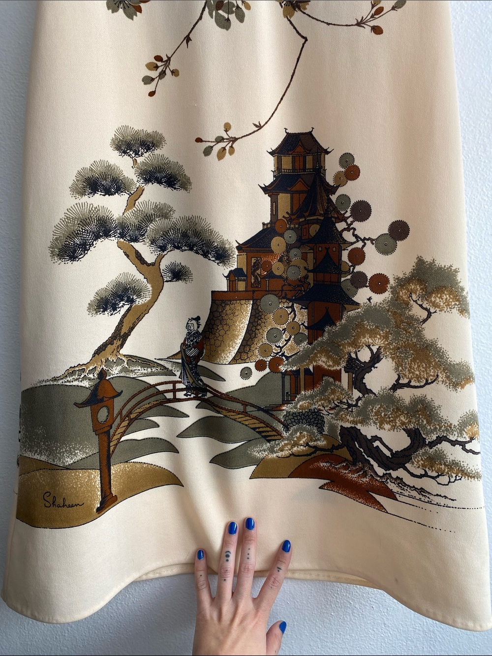 Vintage Cream Japanese Floral & Scenic V-Neck Shift Dress - Picture 3 of 8